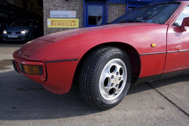 Porsche 924S with Hankook Ventus Prime2