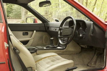 Porsche 924S Interior
